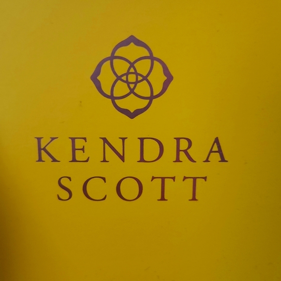 Kendra Scott Glass Necklace - Picture 1 of 4